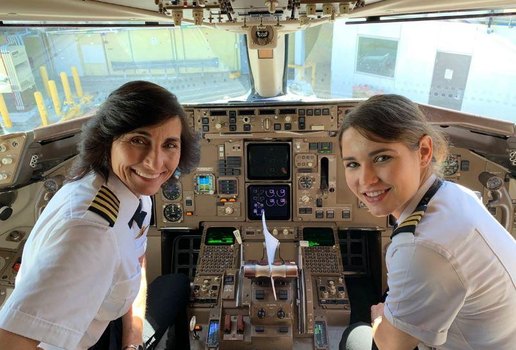 Mae e filha piloto e co piloto de aviao fazem sucesso foto viraliza