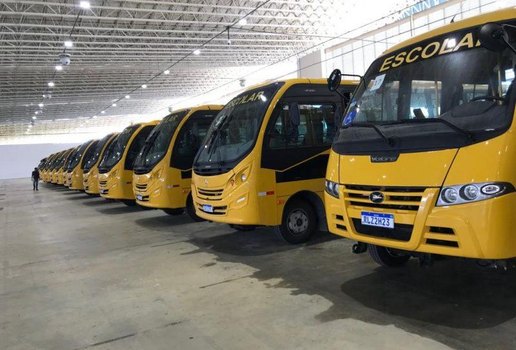 Governo da Paraíba entrega mais de 80 ônibus escolares novos