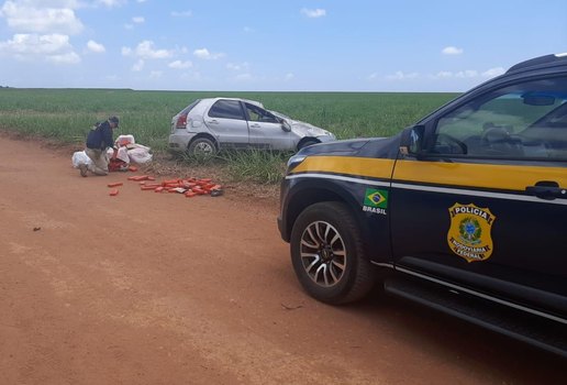 PRF-PB apreende cerca de 245kg de drogas após perseguição e capotamento