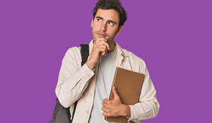 Preparação para o novo modelo de redação da Fuvest pode reduzir a dificuldade dos candidatos (Imagem: Asier Romer | Shutterstock)