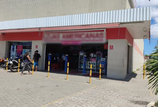 Assaltantes invadem loja de departamento e roubam celulares, em João Pessoa