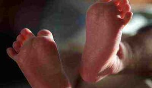 Bebê de 11 meses morre após ficar sete horas esquecida no carro