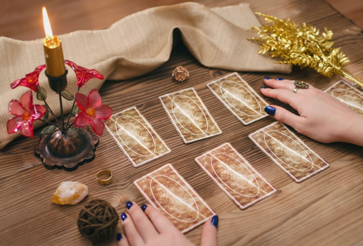 O baralho cigano indica que junho será um mês de aprendizados (Imagem: n_defender | Shutterstock)