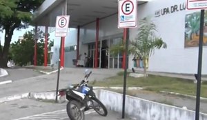 MOTO AUTUADA POR ESTAR EM VAGA PROIBIDA