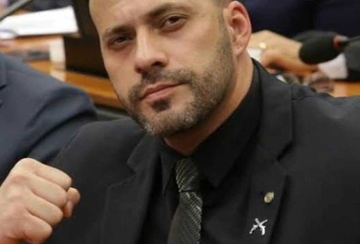Alexandre de Moraes revoga prisão do deputado Daniel Silveira