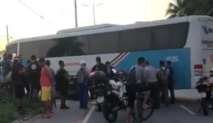 Acidente envolveu uma motocicleta e um ônibus no Bairro das Indústrias