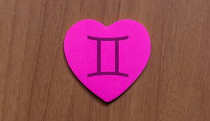 Gêmeos gosta de se relacionar com quem entende a necessidade que ele tem de se sentir livre (Imagem: Photography FC | Shutterstock)