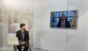 Jornalista Daniel Lustosa entrevista vice-presidente da República, Hamilton Mourão