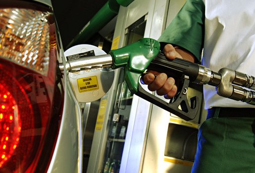 Comparativo gasolina abre foto petrobras