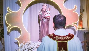 Católicos celebram dia de Santo Antônio nesta terça (13)