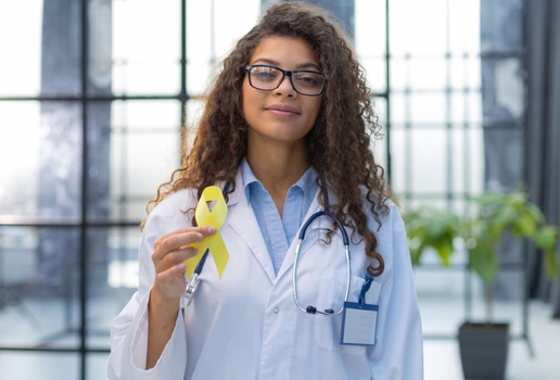 O suicídio é uma questão de saúde pública que envolve capacitação de profissionais, fortalecimento do SUS e combate ao estigma (Imagem: tsyhun | Shutterstock)