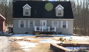 Criança desaparecida há dois anos é encontrada em cômodo debaixo de escada nos EUA