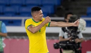 Paulinho marcou o quarto gol do Brasil nesta quinta (22)