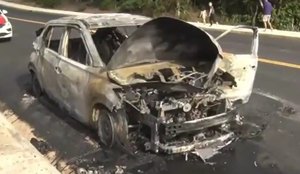 Carro queimado
