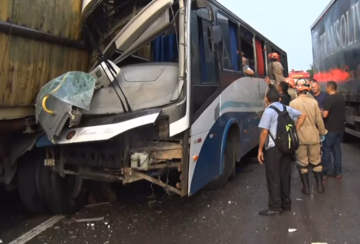 Imagens Acidente onibus br 230