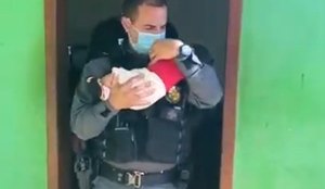 Um bebê de dois meses foi abandonado em uma boca de fumo