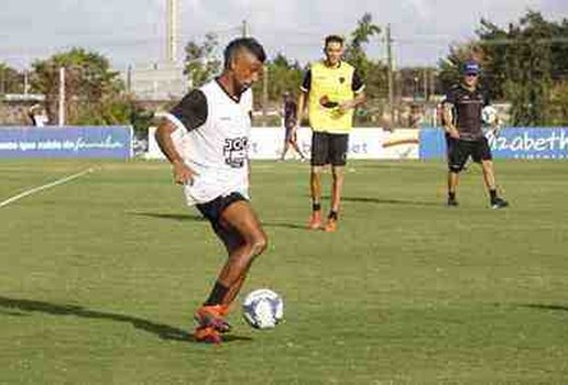 Leo Moura treina no Botafogo PB