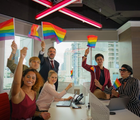 Empresas que investem em políticas inclusivas colhem benefícios como maior engajamento e melhoria do clima organizacional (Imagem: Mongkolchon Akesin | Shutterstock)