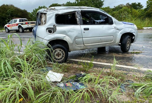 Capotamento deixa um ferido na PB-008, em João Pessoa