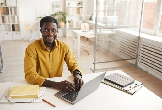 Empresa oferta bolsa para curso com foco em Digital Commerce, Marketing Digital, Google Analytics e SEO