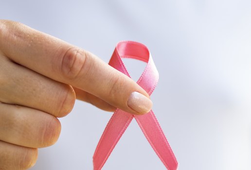Outubro é o mês de conscientização sobre o câncer de mama.