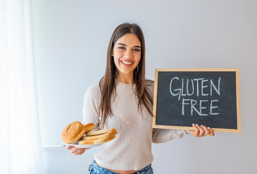 Entender as diferenças entre as condições é fundamental para adotar os cuidados corretos e evitar restrições alimentares sem necessidade (Imagem: Dragana Gordic | Shutterstock)