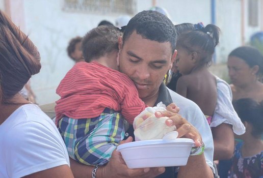 Arquidiocese presta assistência à famílias despejadas.