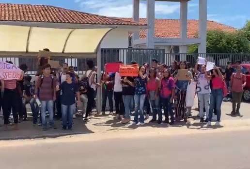 Assédio teria acontecido na sala de aula.