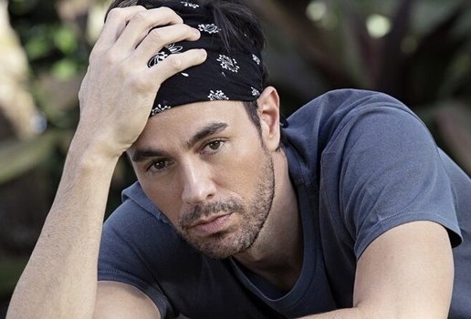 ENRIQUE IGLESIAS 800x445