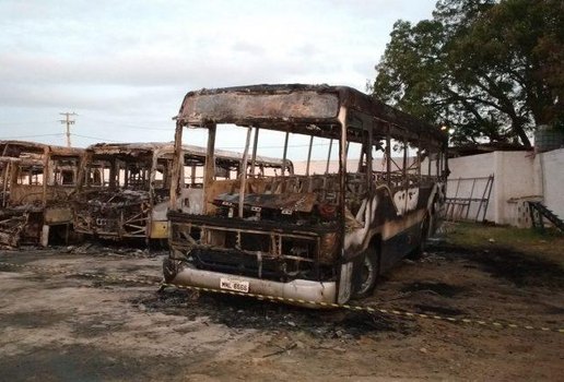 Onibus incendiados