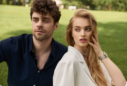 O penteado complementa o visual do festival (Imagem: LightField Studios | Shutterstock)