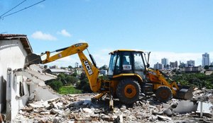 João Pessoa tem demolição de casas por risco de desabamento e famílias realocadas