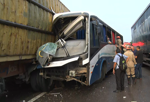 Acidente onibus br 230