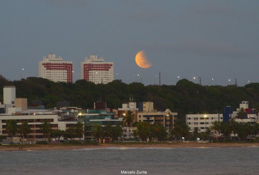 Imagens: eclipse lunar parcial pôde ser visto da Paraíba