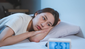 Certos hábitos podem prejudicar a qualidade do sono, afetando a saúde (Imagem: Pormezz | Shutterstock)