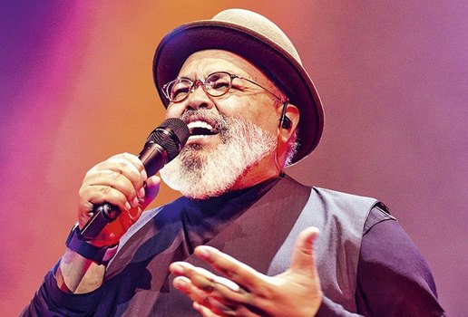 Jorge Aragão tem 74 anos.