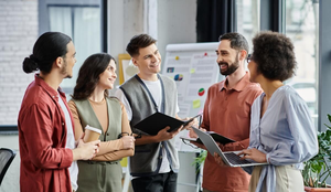 O networking influencia diretamente o posicionamento e a evolução na carreira profissional (Imagem: LightField Studios | Shutterstock)