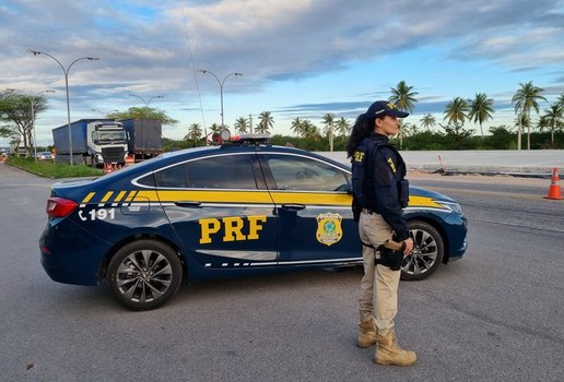 Equipes da Polícia Rodoviária Federal (PRF) monitoraram o trecho
