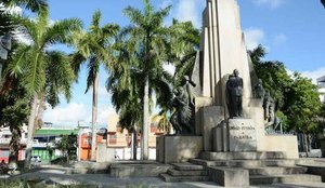 Homenagem ao ex-presidente da Província, João Pessoa Cavalcanti de Albuquerque. É também chamada de “Praça dos Três Poderes” por abrigar o Palácio da Redenção, ALPB e o TJPB.