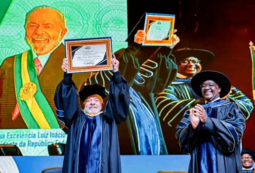 Lula titulo doutor