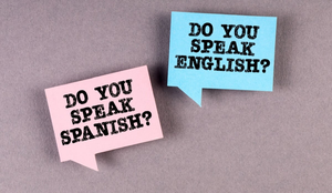 A prova de língua estrangeira no Enem vai muito além da gramática (Imagem: stoatphoto | Shutterstock)