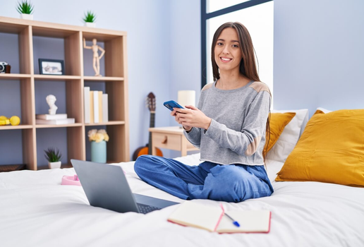 Estratégias simples transformam as redes sociais em poderosas aliadas para os estudos (Imagem: Krakenimages.com | Shutterstock)