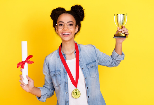 As Olimpíadas Científicas têm aberto portas para os estudantes (Imagem: Roman Samborskyi | Shutterstock)