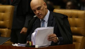 Bolsonaro formaliza pedido de impeachment de Alexandre de Moraes