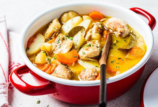 Ensopado de frango (Imagem: Nina Firsova | Shutterstock)