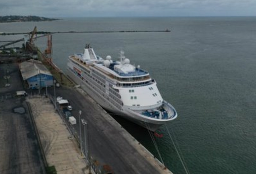 NAVIO ATRACADO NO RECIFE 17 03 2020