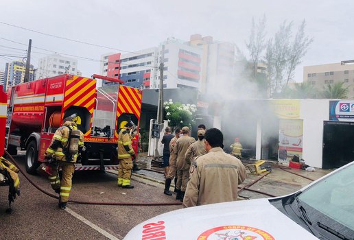 Três lojas são destruídas por incêndio em Manaíra
