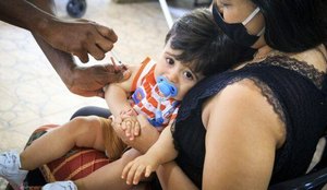 Vacinação foi ampliada para bebês sem comorbidades