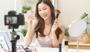 Os acessórios certos fazem grande diferença nos conteúdos de beleza (Imagem: Kmpzzz | Shutterstock)