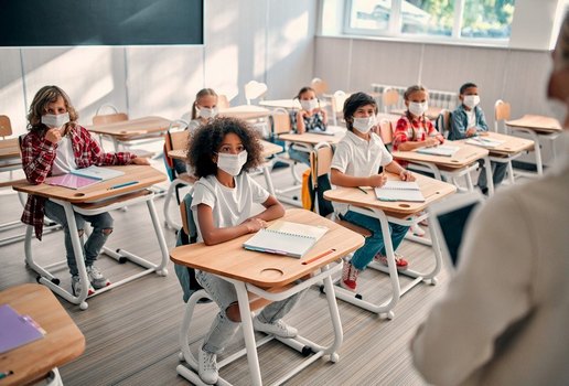 O CNE desobriga as instituições de educação infantil de cumprirem, ainda em 2021, os 200 dias de aulas obrigatórias